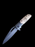 Le cadeau parfait pour chasseur – Couteau gravé Sanglier fleuri personnalisé