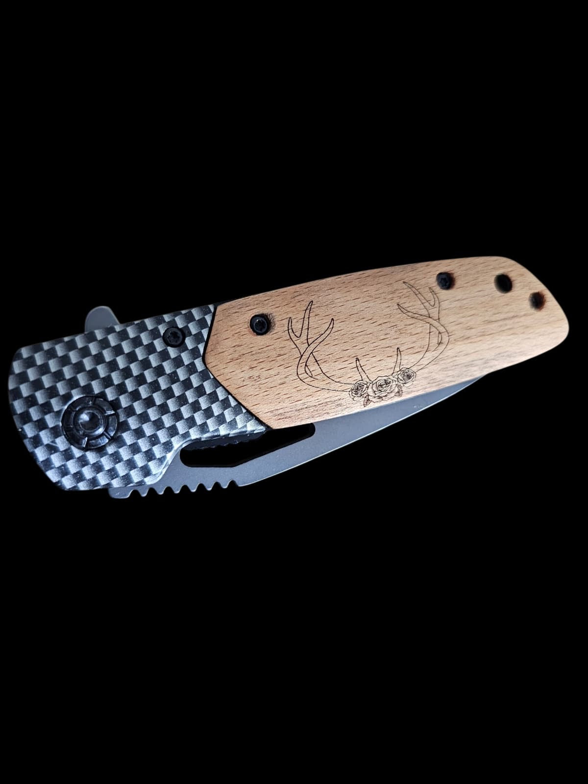 Le cadeau parfait pour chasseur – Couteau gravé Bois de cerf personnalisé