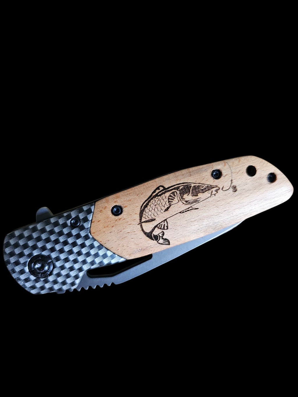Le cadeau parfait pour pêcheur – Couteau gravé Carpe personnalisé