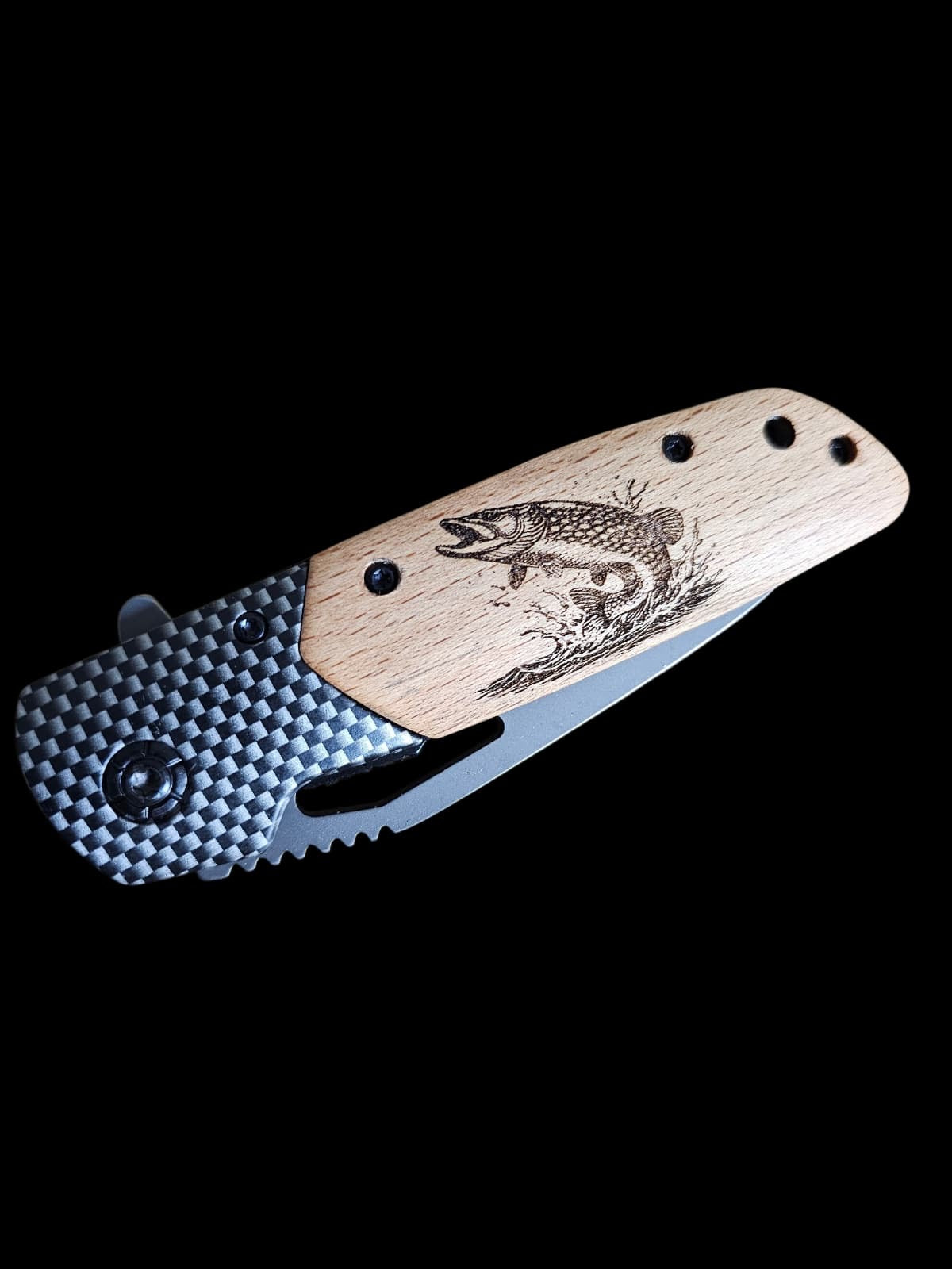 Le cadeau parfait pour pêcheur – Couteau gravé Brochet personnalisé
